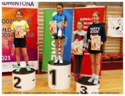 Krajowy Turniej Badmintona w Suwałkach - dekoracja singiel U11 dziewcząt